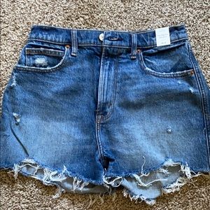 Brand new Abercrombie Ultra high rise mom short